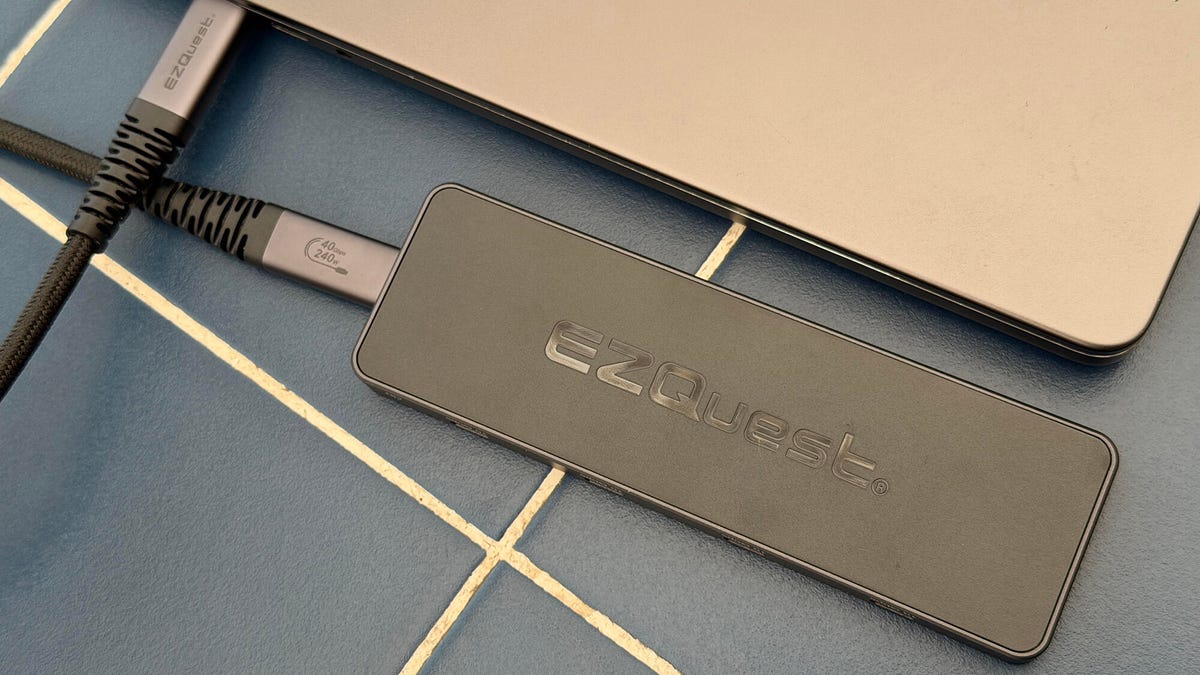 I found a dual-display USB-C dock with 8 ports – and no bulky AC brick
