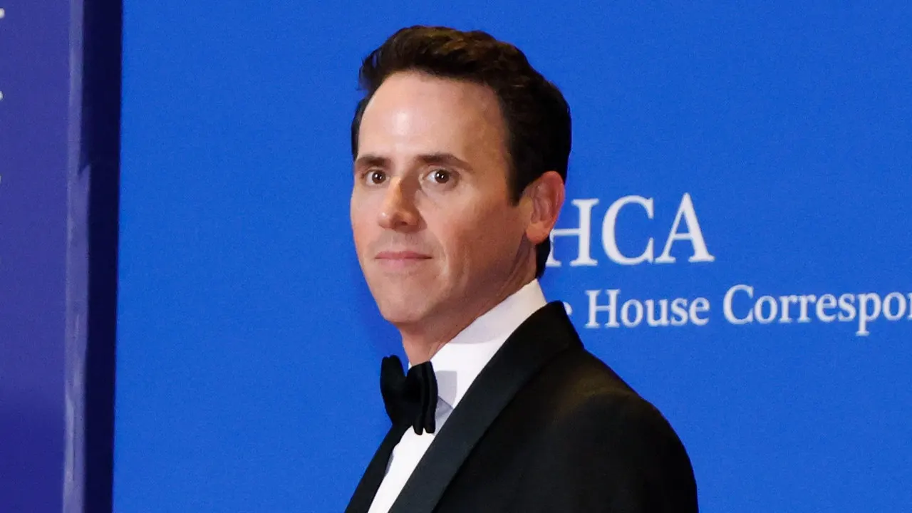 Of course the White House press corps booked a mind-reader for its big night