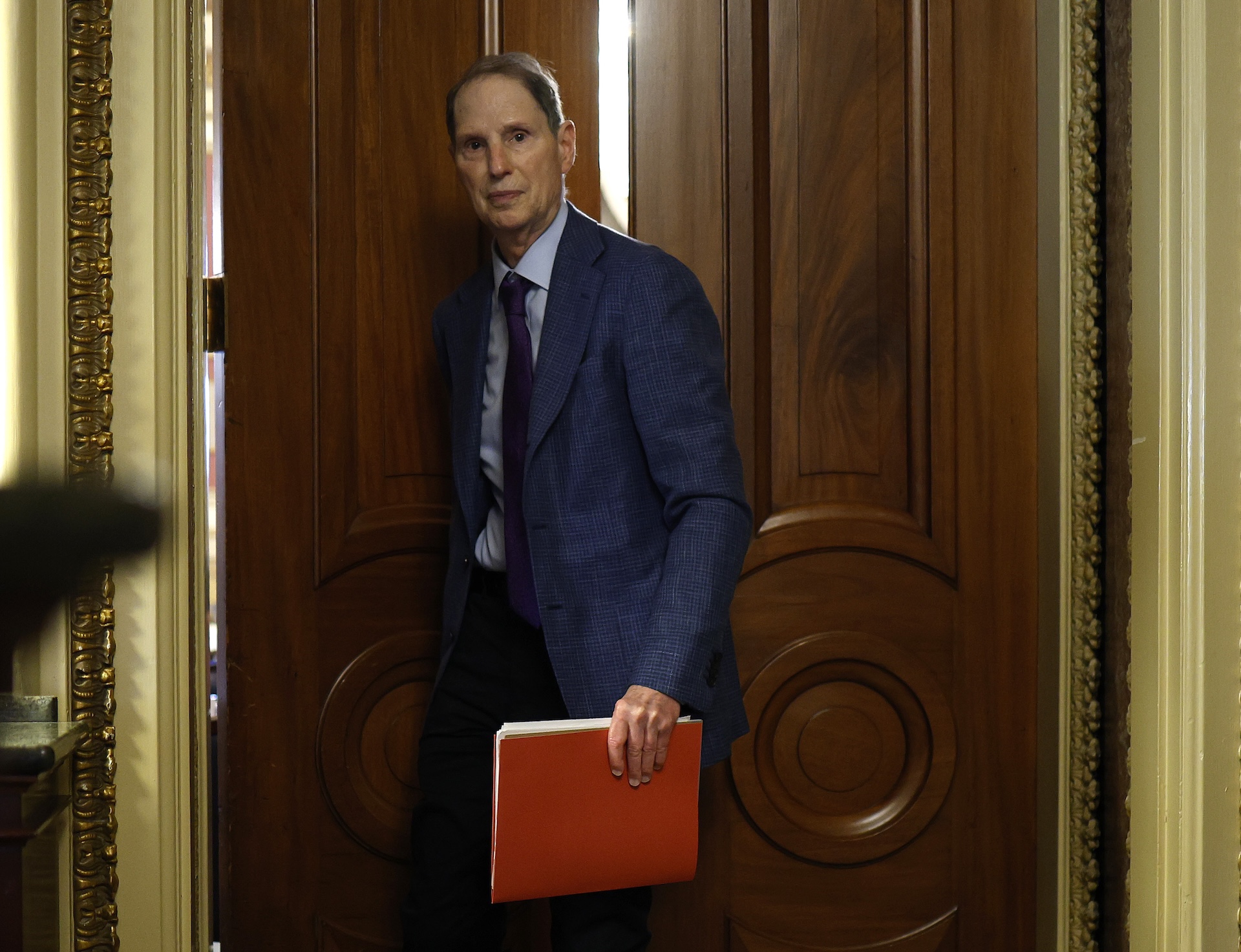 Sen. Wyden urges feds to discard older, insecure, public-facing VPNs