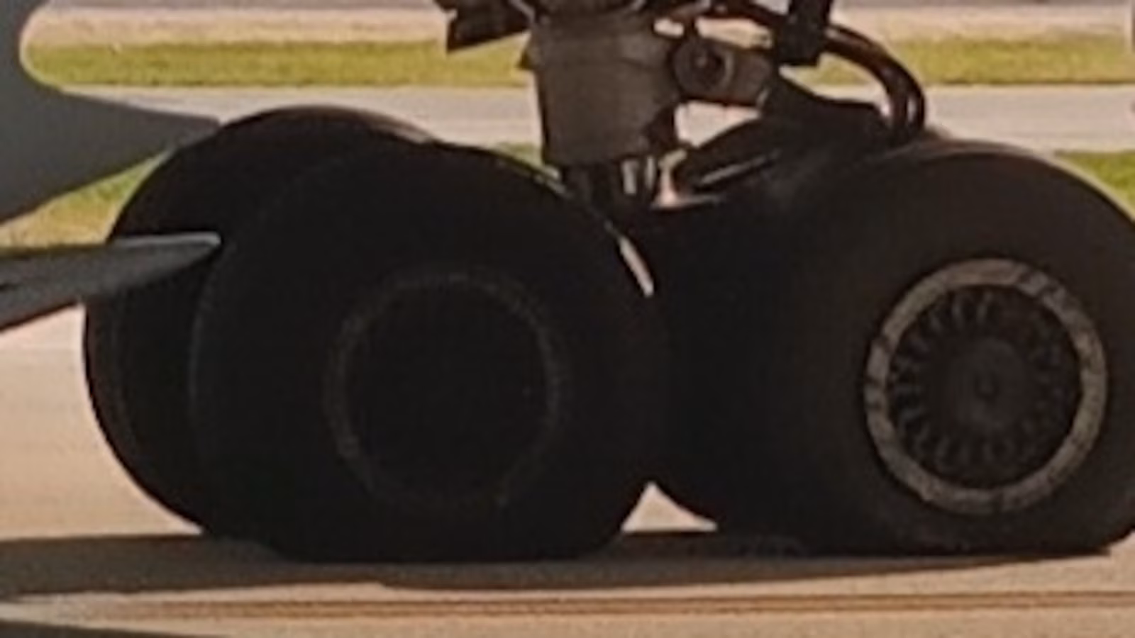 American Airlines flight blows tire while landing at Chicago O’Hare: FAA