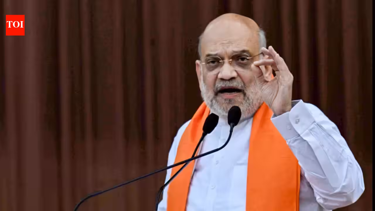 Amit Shah visits Delhi police headquarters amid law and order concerns