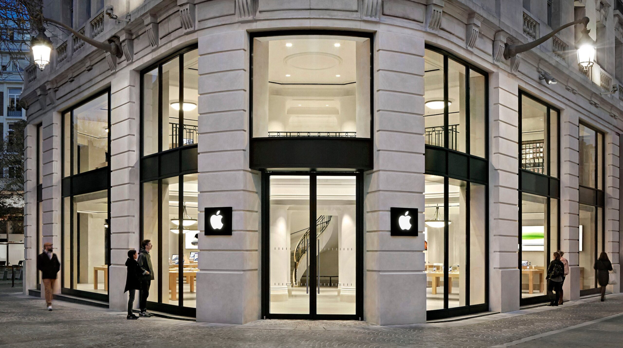 Apple Stores in Bordeaux and Lille Looted During French Protests