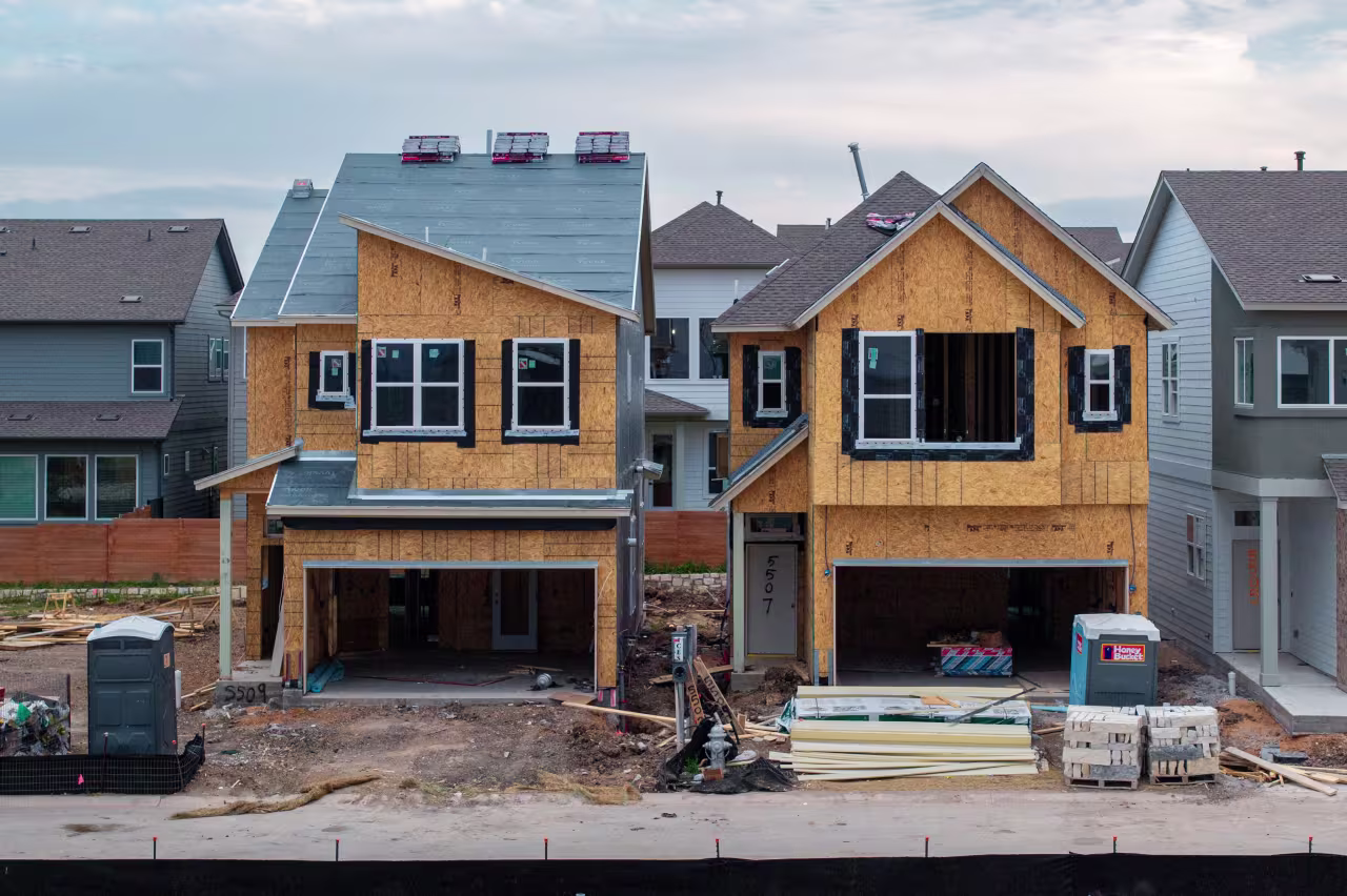Builders slash prices on new homes as buyer traffic drops to 14-year low