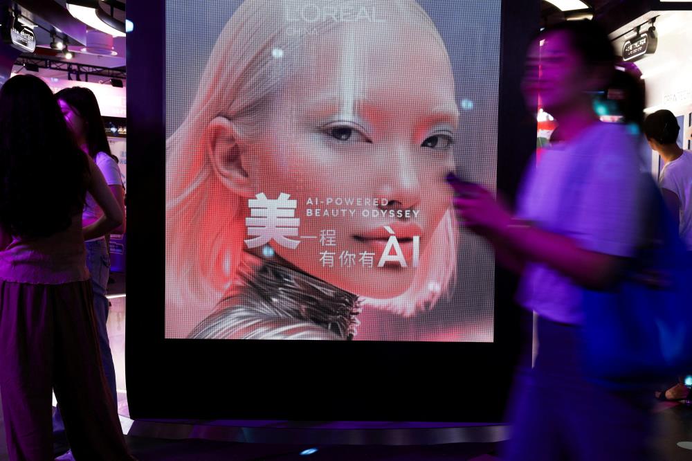 Fashion’s AI era: face swaps and digital clones