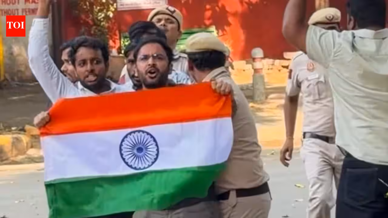 Hours after custody extension, Delhi Police transfers CJP leaders’ trespassing case to crime branch