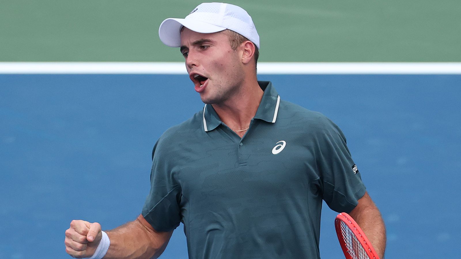 Jacob Fearnley retires hurt against Arthur Fery at Vienna Open as Harriet Dart extends winning run