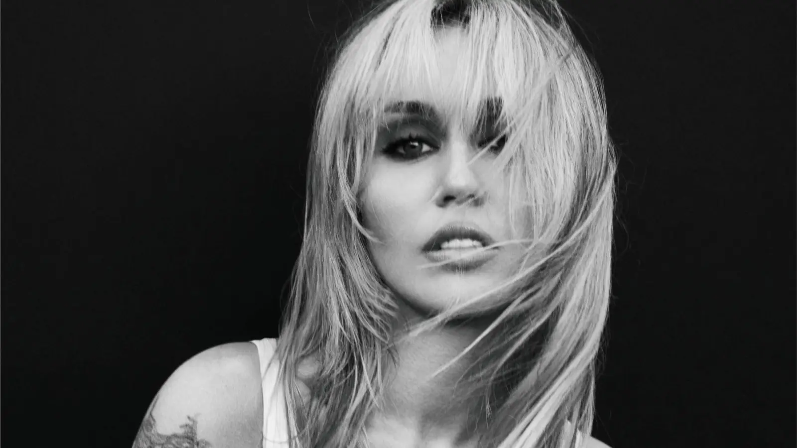 Miley Cyrus Performs at Hollywood Bowl: Review Night One