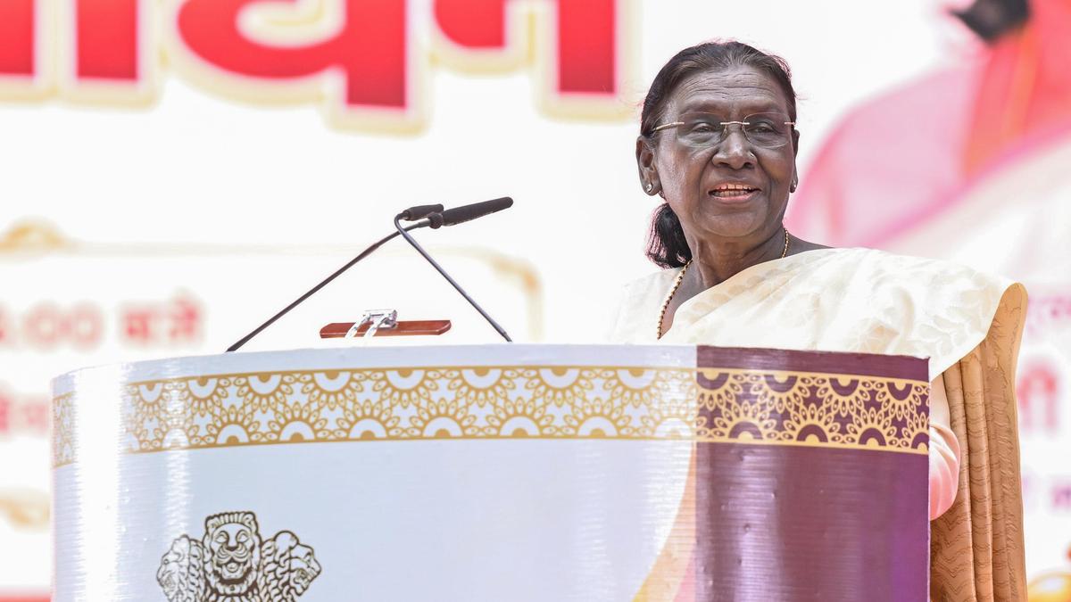 President Murmu offers prayers at Maa danteshwari temple