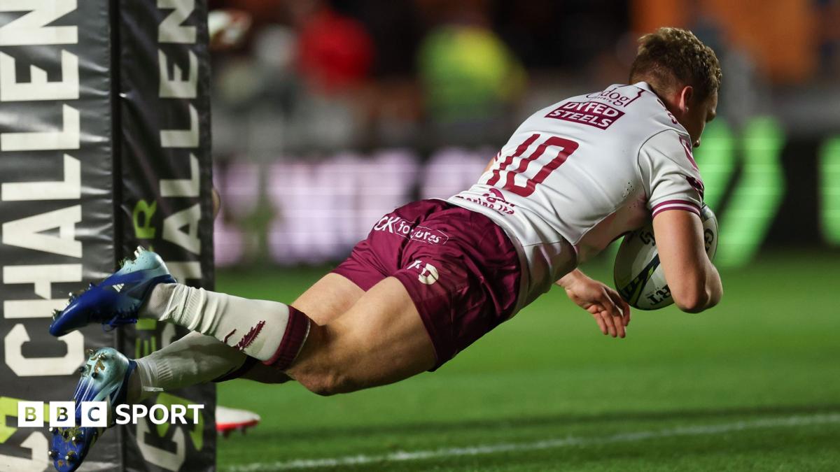 Scarlets 47-14 Newcastle Red Bulls: Wales fly-half Sam Costelow injured in Challenge Cup win