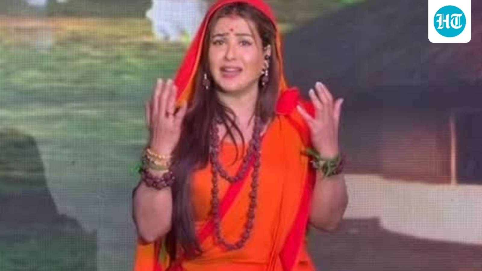 Shilpa Shinde’s Goddess Sita act at Delhi Ramlila wins fans over, gets compared to Kriti Sanon, Sai Pallavi
