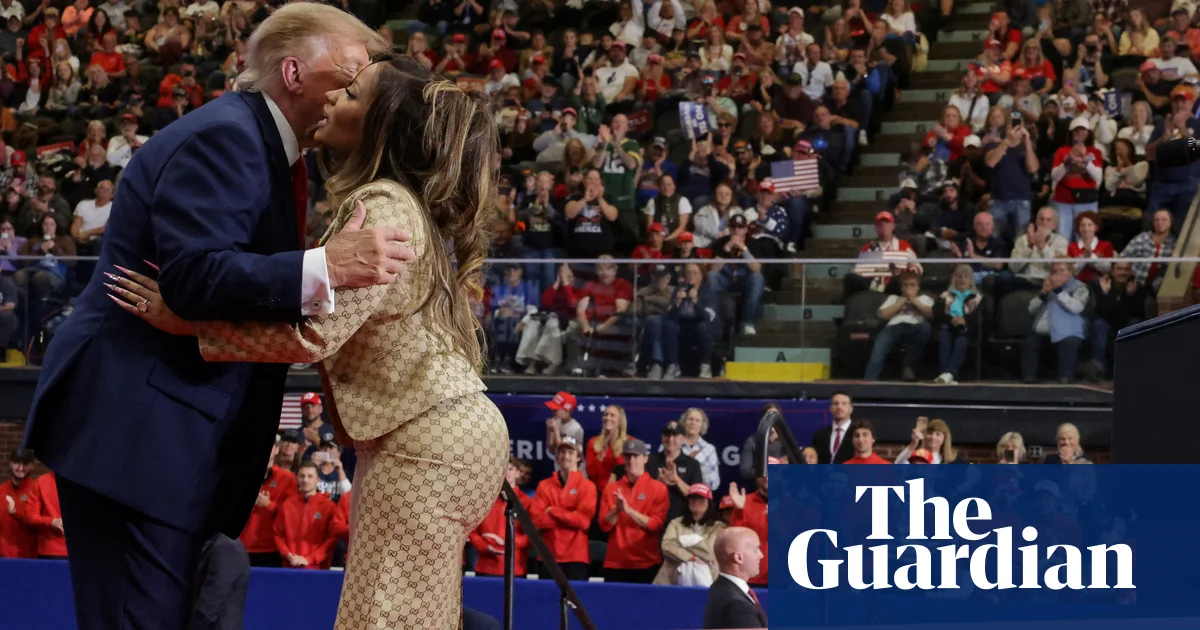 Trump rallies for Mike Rogers – and Nicki Minaj’s derriere – in Michigan