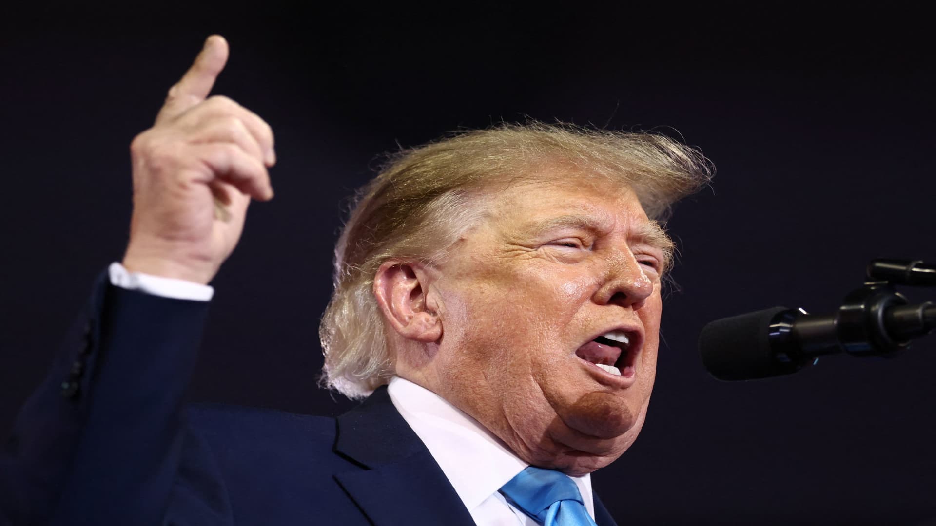 Trump touts his power at Kentucky rally ahead of midterms