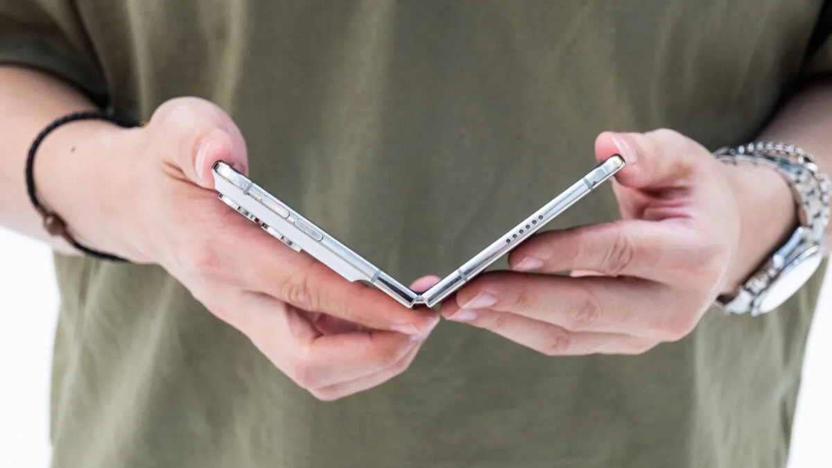 iPhone Duo Breaks After 75,001 Folds, Considerably Lower Than Samsung Foldables